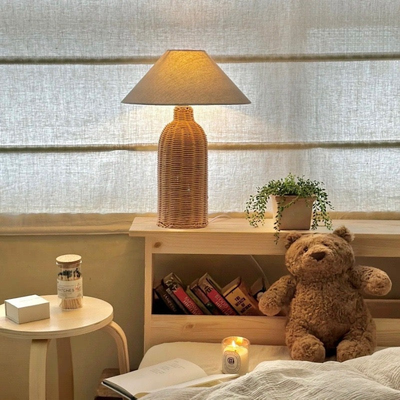 MODEL ALTO Bordslampa