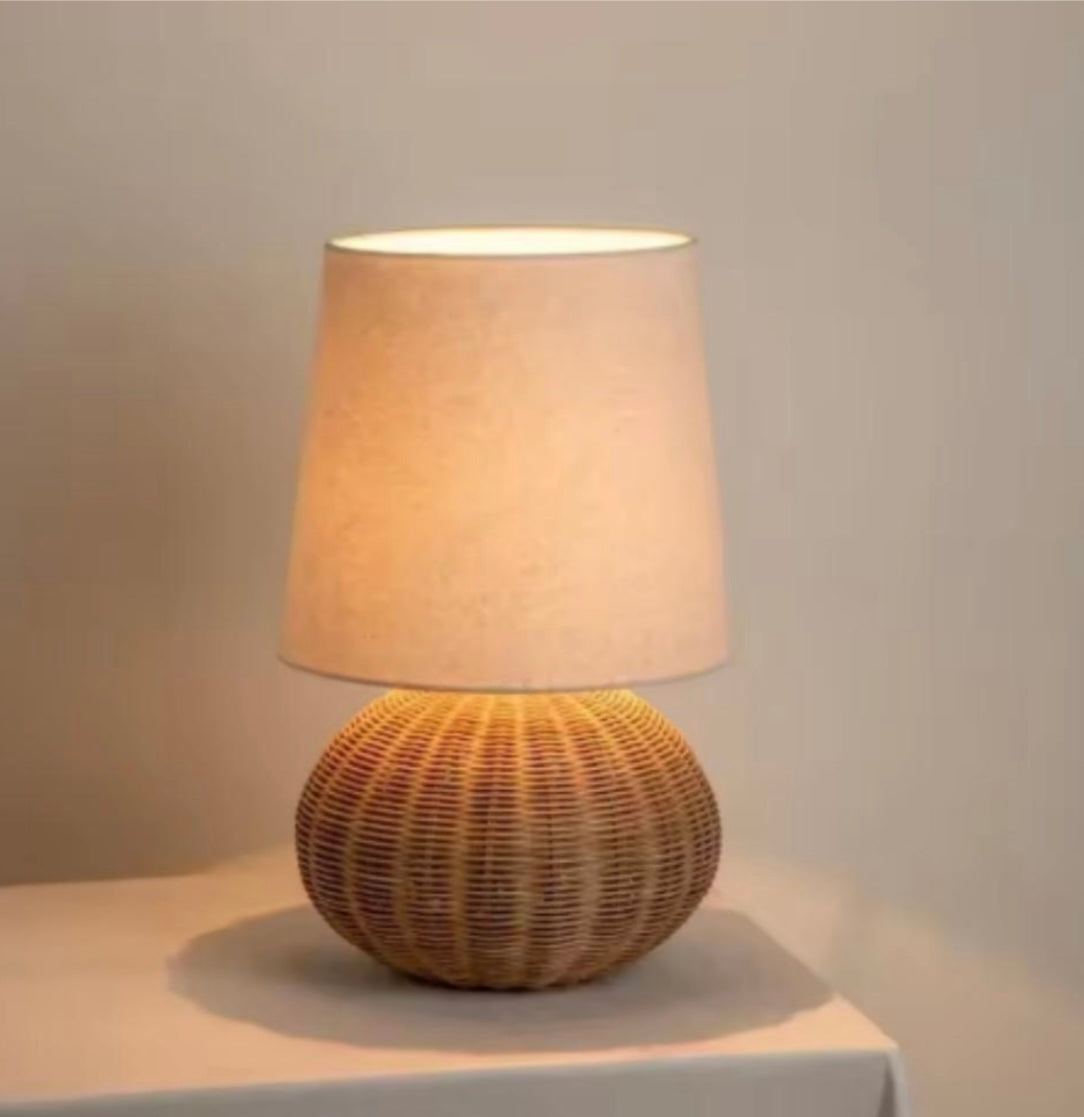 MODEL LUTO Bordslampa