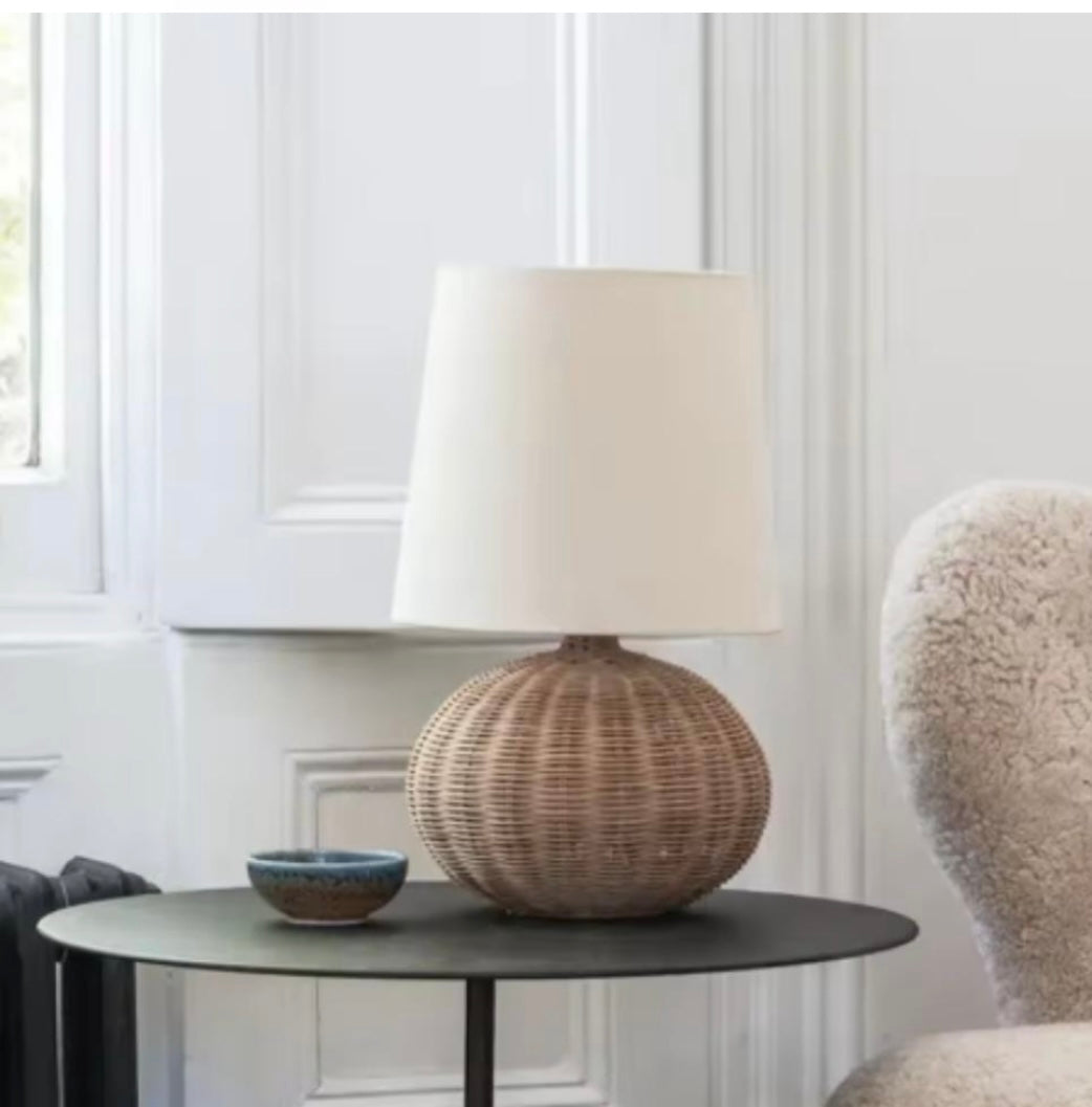 MODEL LUTO Bordslampa